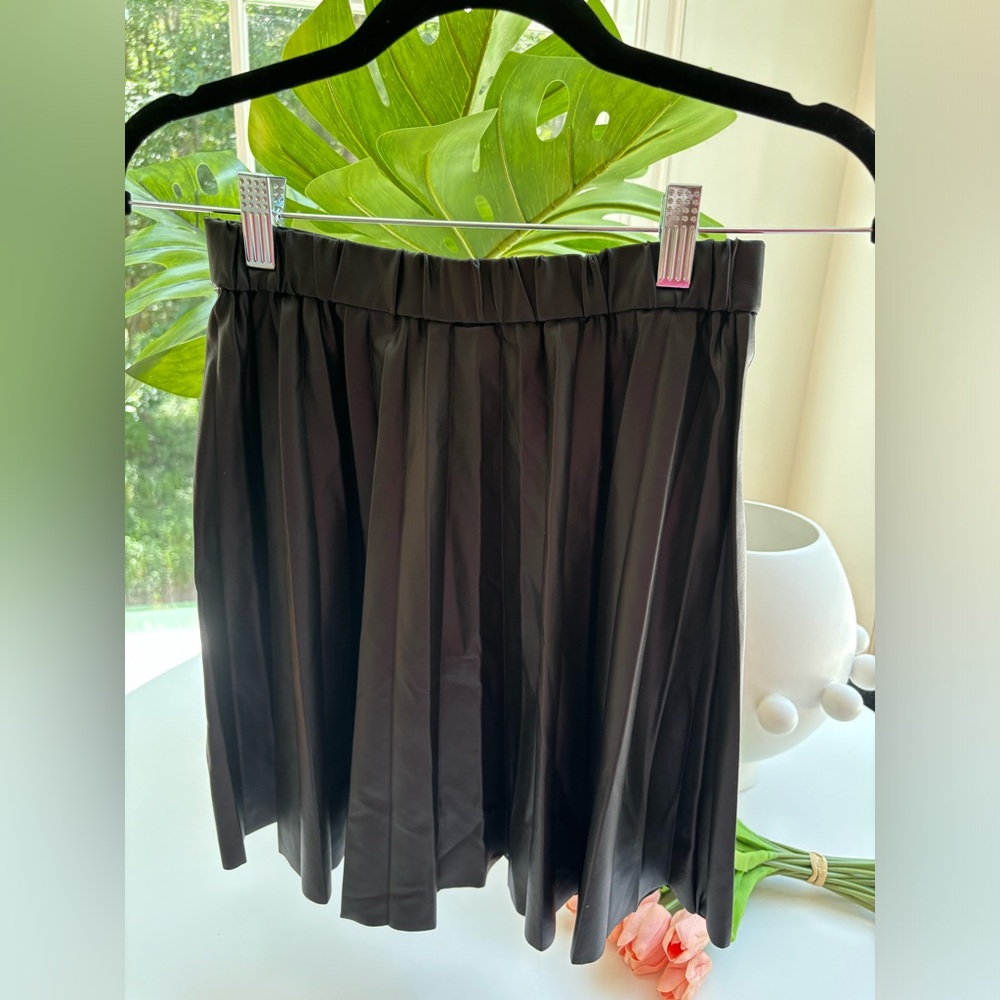 Black pleaded skirt size 2 women’s Zara